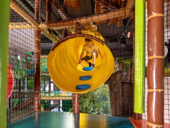 Parc de loisirs Benodet - les tunnels de la montagne de l\'ile au trésor 01